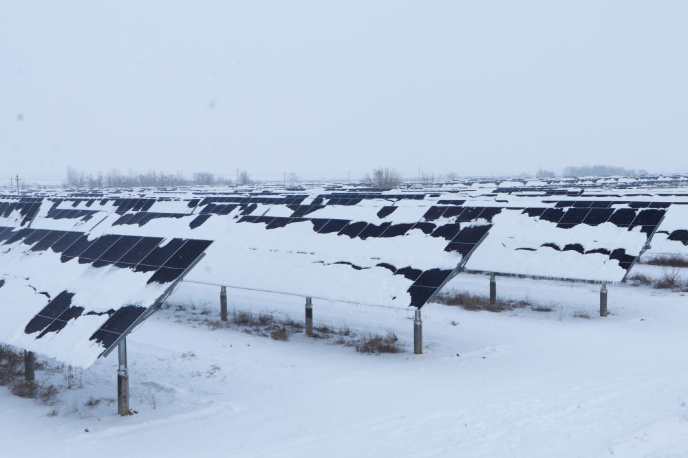 Wie erzeugen die Photovoltaikmodule von Xinjiang im Winter Strom, wenn es schneit?