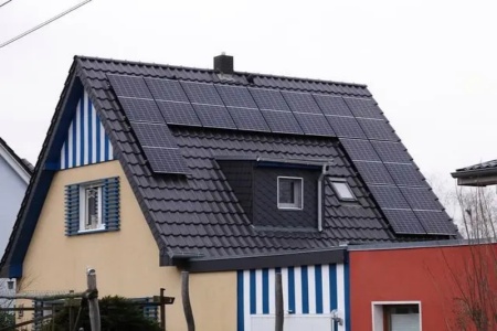 Rekordzahl neuer Solaranlagen im Jahr 2023 in Deutschland installiert